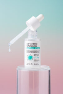 A bottle of Glutathione Niacinamide Ampoule Serum 40mLwith a dropper on top with one droplet